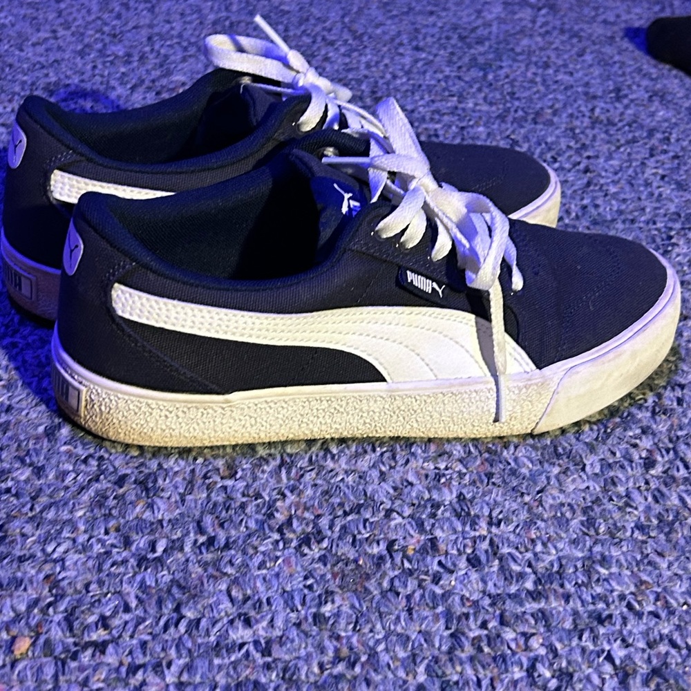 Men’s puma canvas shoes size 8